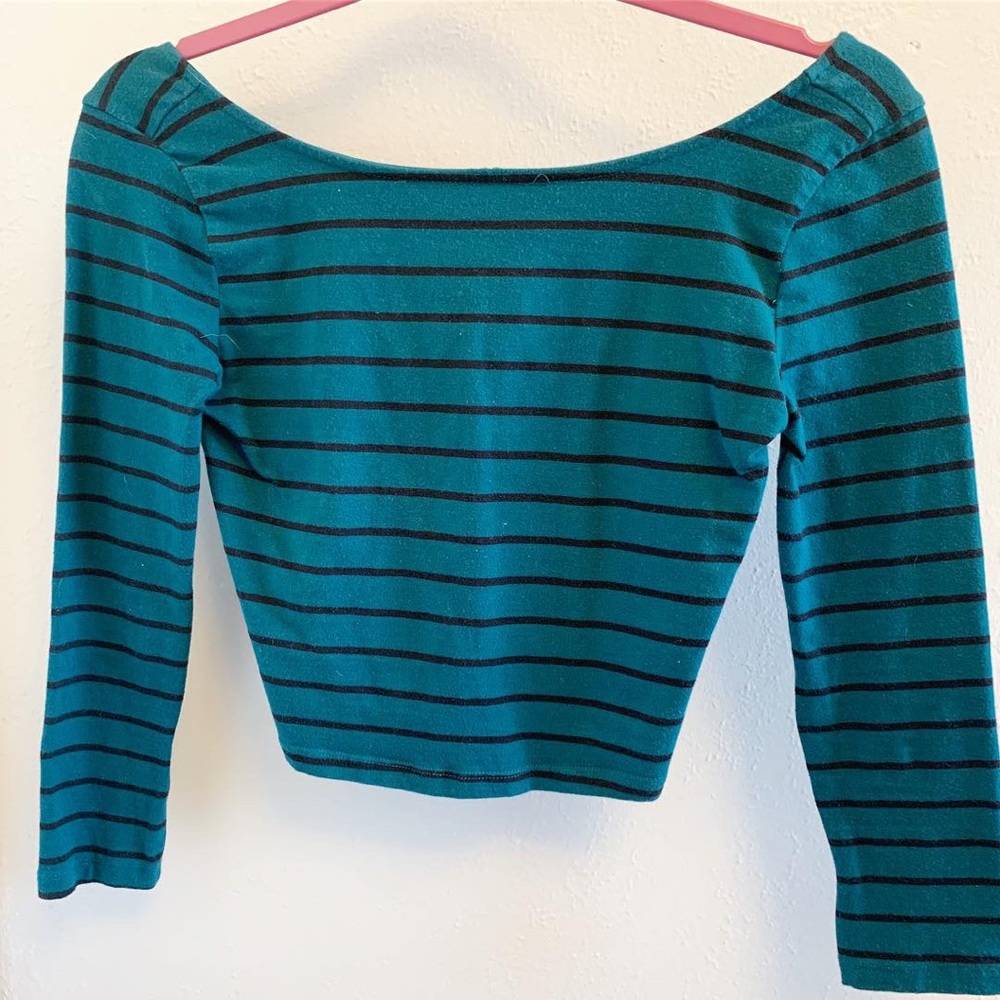 Long sleeve crop